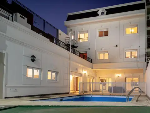 VENTA CASA SEIS DORMITORIOS BARRIO LOURDES