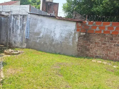 Casa 2 ambientes con 1 baño