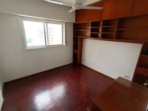 PRACTICO DEPARTAMENTO DE 2 DORMITORIOS. MUY LUMINOSO. CONTRAFRENTE !