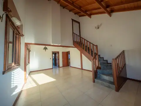 Casa 5 ambientes con 3 baños