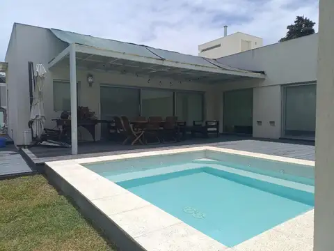Casa En Alquiler En Country Abril Club De Campo