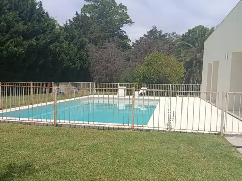 Casa amoblada en Alquiler Barrio Country Abril Club de Campo