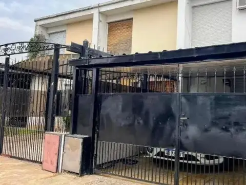 Dúplex en venta - 2 Dormitorios 2 Baños - Cochera - 160Mts2 - Virrey del Pino