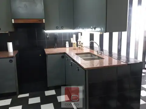 Casa en Alquiler con 3 cocheras