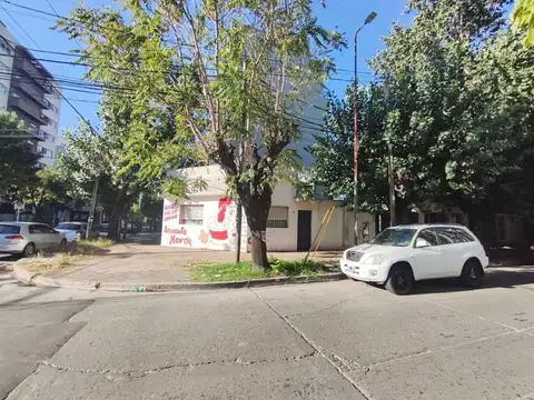 LOTE esquina en Moron 210 m aprox (zonif edificios) FOT 2 FOS 0.6