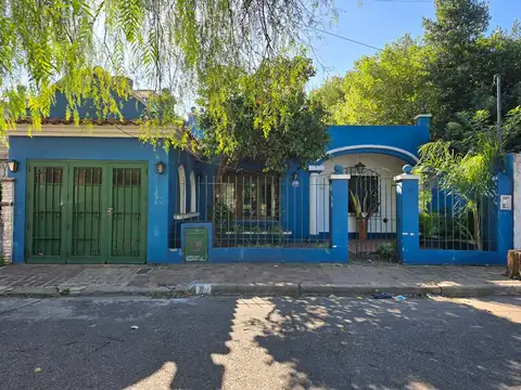 Casa en Venta con jardín en Villa Sarmiento