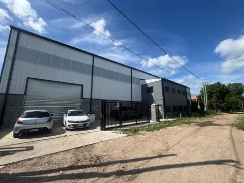 Galpón en alquiler de 2100m2 ubicado en Moreno