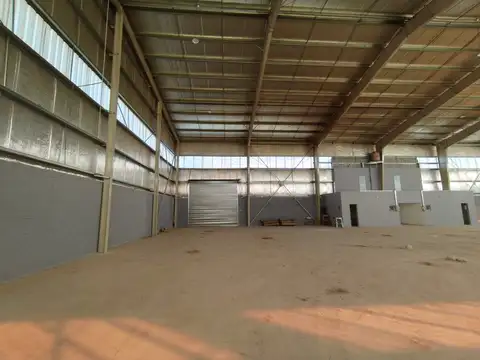 Galpón en alquiler de 2100m2 ubicado en Moreno