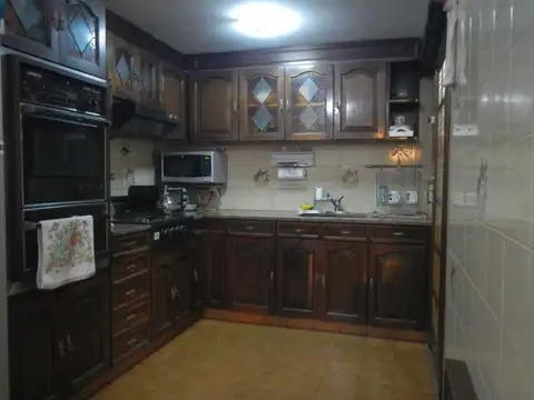 Depto Tipo Casa 6 ambientes con 2 baños