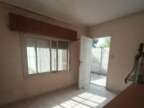 Casa 3 ambientes con 1 baño