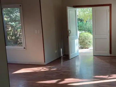 Casa 5 ambientes con 4 baños