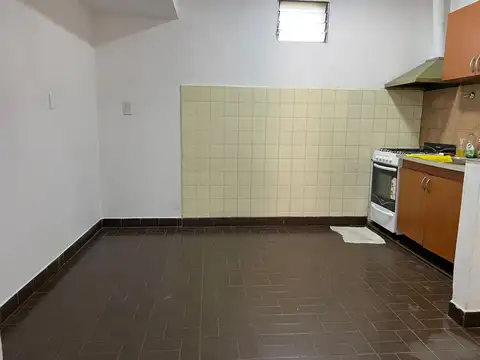 Depto Tipo Casa en Alquiler en Lanus Oeste, $ 600.000