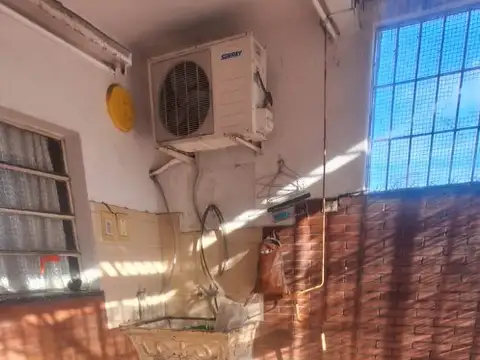 VILLA RAFO.I.FERNANDEZ 1500. CASA 2 PLANTAS. SOBRE LOTE DE 8.66 X 25