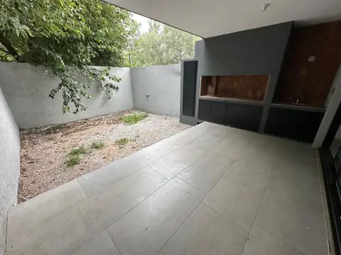 Depto Tipo Casa en Alquiler de 4 ambientes