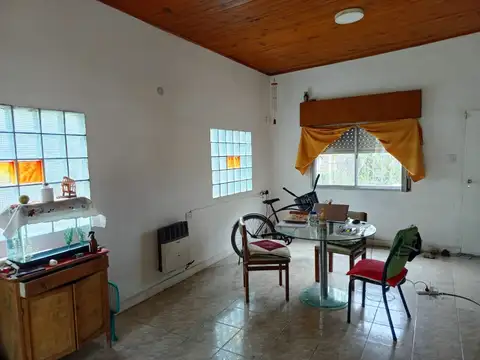 Casa 3 ambientes con 1 baño