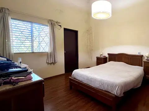 VENTA CASA 4 DORMITORIOS CON JARDIN BELLA VISTA