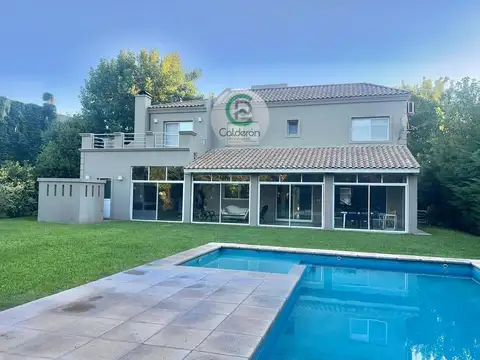 Casa en Venta Barrio Cerrado Campos de Alvarez