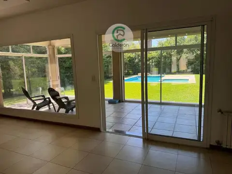 Casa 5 ambientes con 4 baños