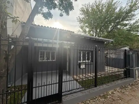 CASA EN VENTA 4 AMBIENTES - CASTELAR NORTE