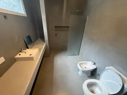 CASA EN VENTA 4 AMBIENTES - CASTELAR NORTE