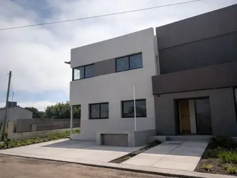 Dúplex en venta en Santa Clara del Mar, ubicado en zona Santa Elena, a metros del mar.