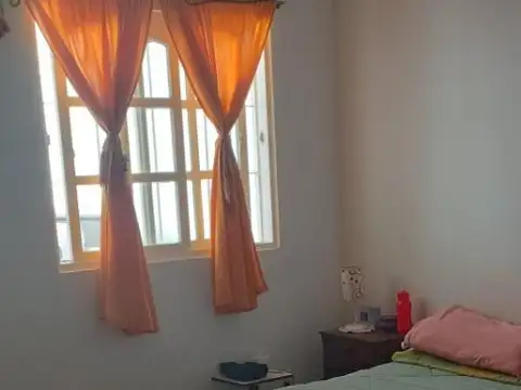 Casa 2 dormitorios. Apta crédito.