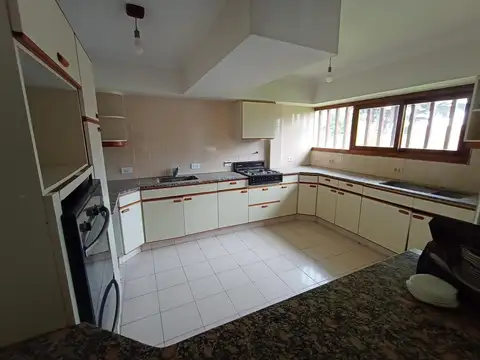 Casa 5 ambientes con 3 baños