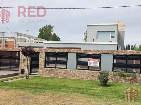 Vende Casa 3 Dormitorios, en Barrio Los Manzanos - Plottier