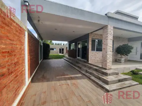 Casa 6 ambientes con 4 baños