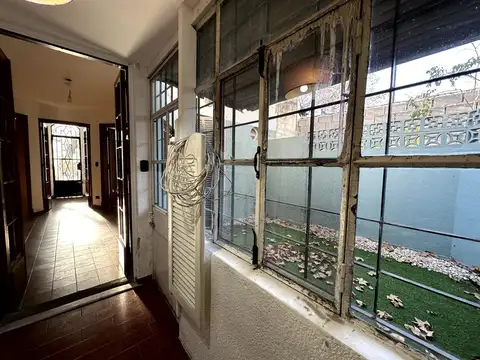 Casa tipo PH al frente a pasos de la estacion