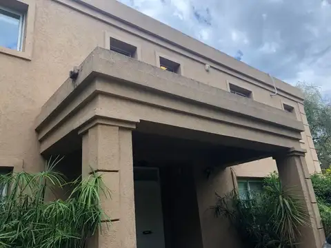 Casa 6 ambientes con 3 baños