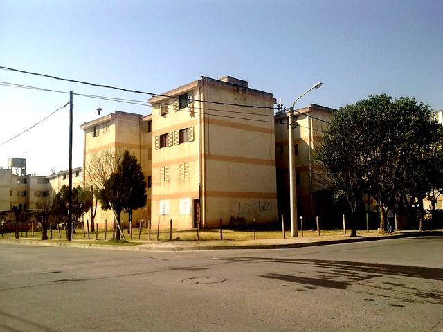 Muy lindo departamento a 15 minutos del centro. varias líneas de colectivo. muy buen contexto vecinal.