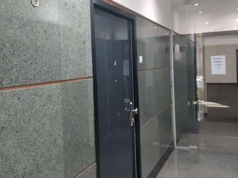 Oficina en Alquiler con 2 cocheras