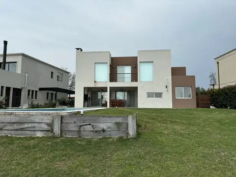 Casa en Alquiler de 4 dormitorios