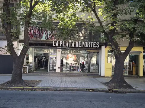 Local en La Plata - Av 7 e/ 45 y 46 - La Plata