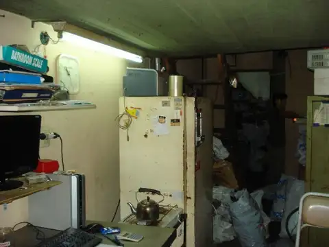 Excelente galpón, ideal varios usos, muy buena ubicación.