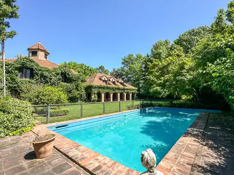 Casa en venta en con 5 dorm - Jardín y pileta en San Isidro