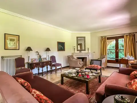 Casa 8 ambientes con 4 baños