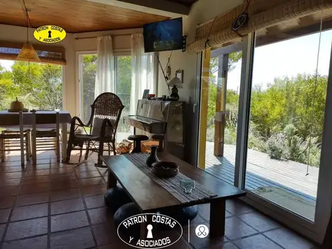 Casa 4 ambientes con 2 baños