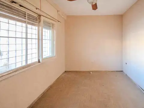 CASA EN VENTA 2DORMITORIOS COCHERA JARDIN ZONA SUR