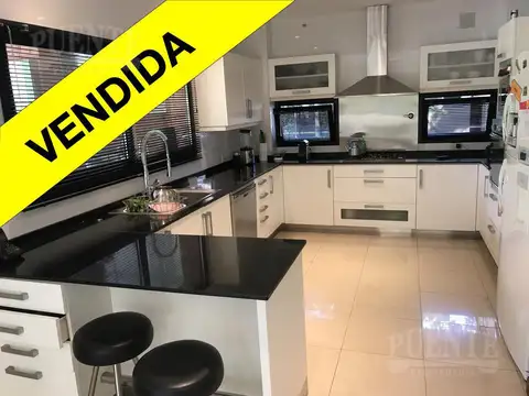 Saint Thomas Sur , cerca del House