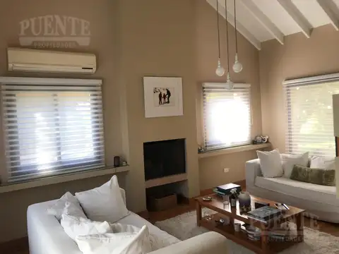 Casa 6 ambientes con 4 baños