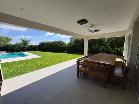 Casa en Alquiler Temporal en Pilar del Este - San Ramiro, USD 4.000