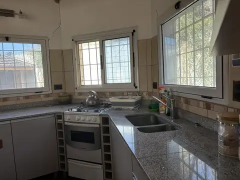 Casa 3 ambientes con 2 baños