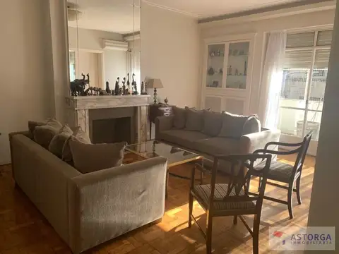 Excelente piso en esquina en impecable estado con muchas luz y sol