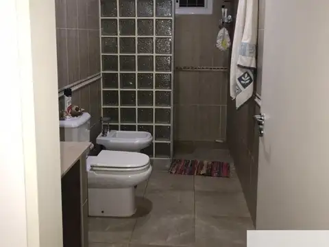 Casa de 3 dormitorios en alquiler con quincho, Zona Nebel