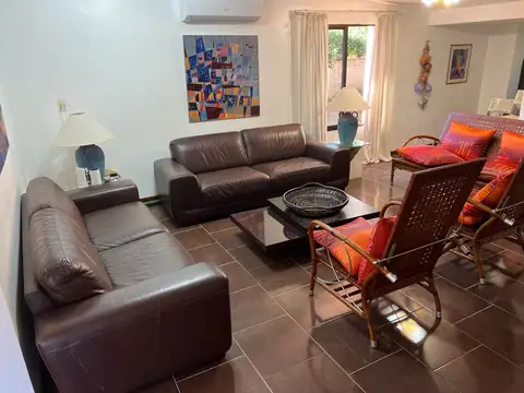 Casa 7 ambientes con 4 baños