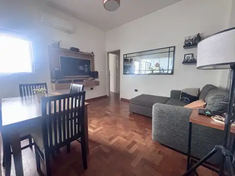 San José 1100 , Piso 1