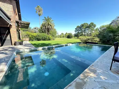 Casa en venta al golf en el Country Los Cardales