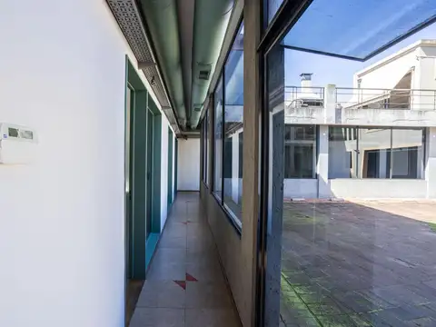Oficina Monoambiente con 4 baños